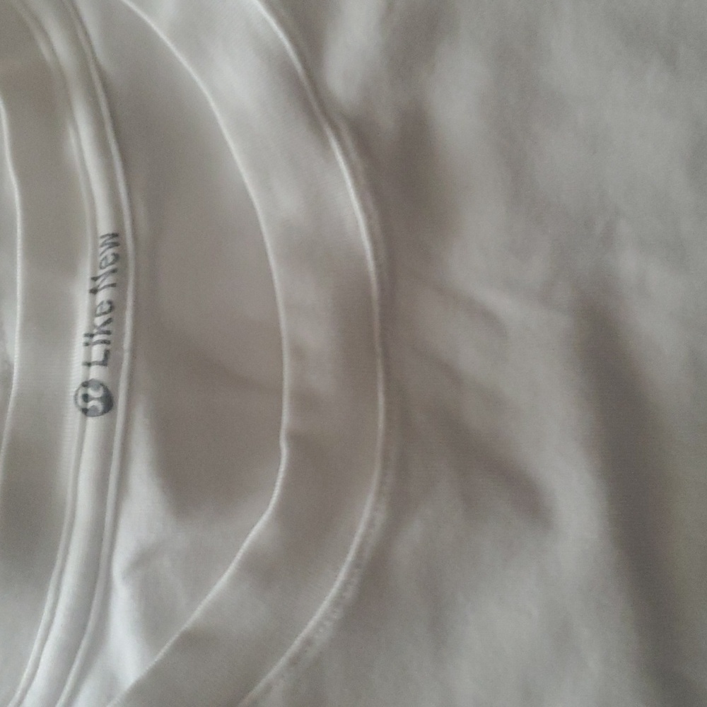 Lululemon t-shirt